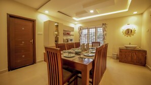 Khu vực ăn uống tại phòng