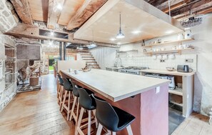 Réfrigérateur, four, plaque de cuisson, lave-vaisselle