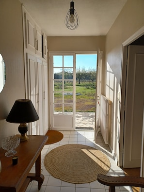 Interior - Country Escape : Breathtaking views of vines and horses (La Sauve)