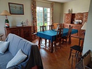 Interior - Country Escape : Breathtaking views of vines and horses (La Sauve)