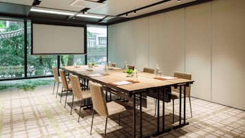 Meeting facility
