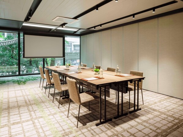 Meeting facility