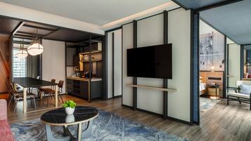 1 bedroom, hypo-allergenic bedding, minibar, in-room safe