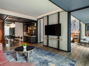 Suite, 1 kingsize-seng | Allergitestet sengetøy, minibar og safe på rommet