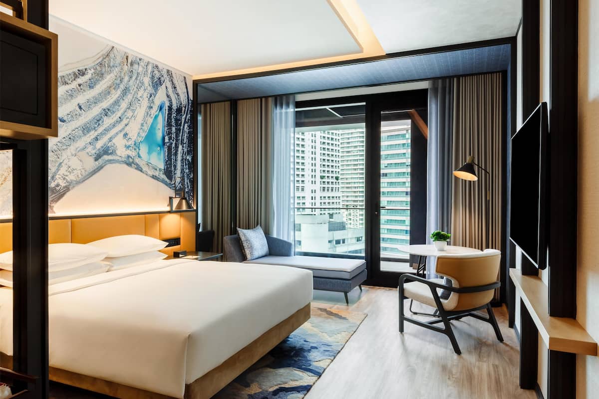 1 bedroom, hypo-allergenic bedding, minibar, in-room safe