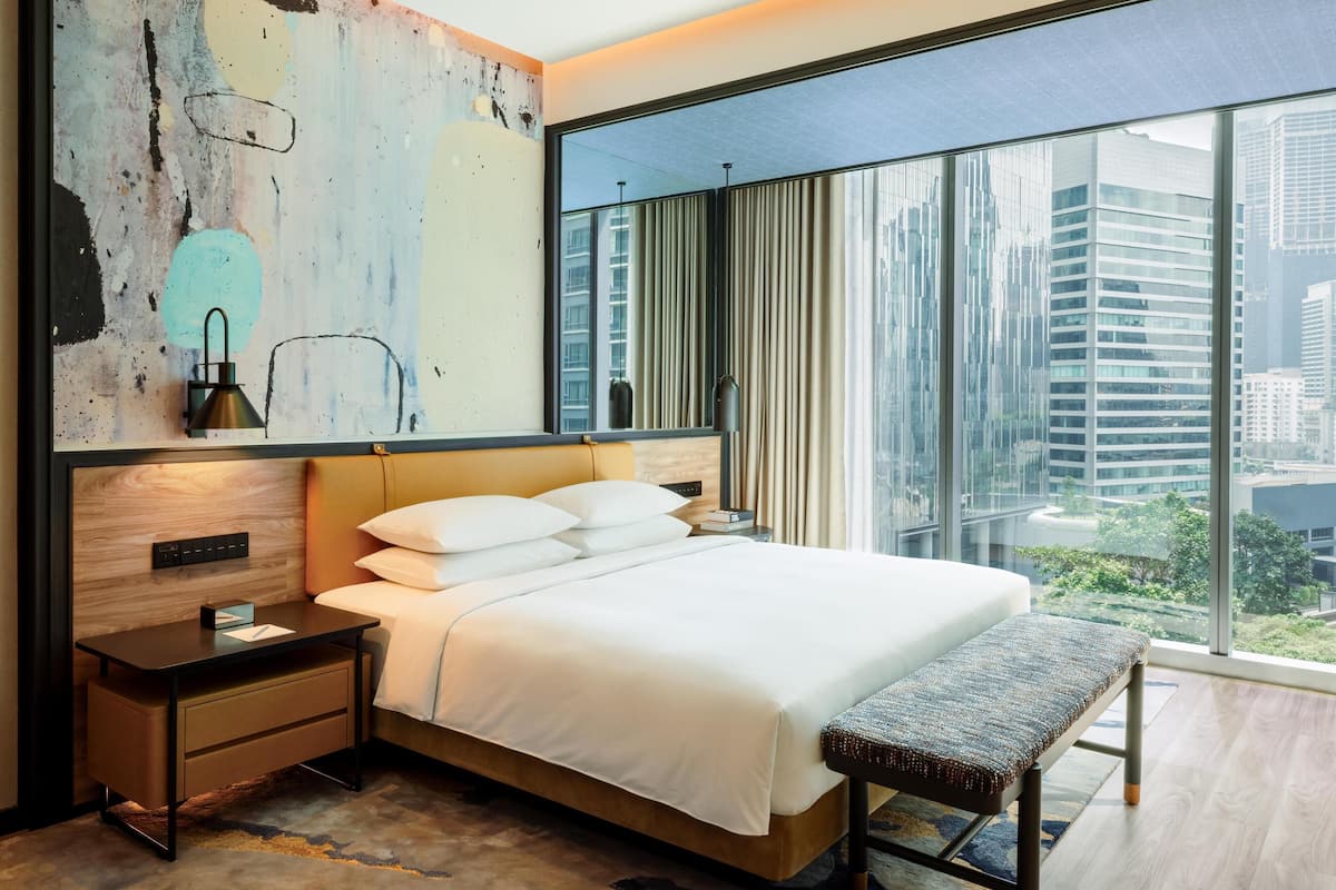 Premium Room, 1 King Bed, Corner | 1 bedroom, hypo-allergenic bedding, minibar, in-room safe