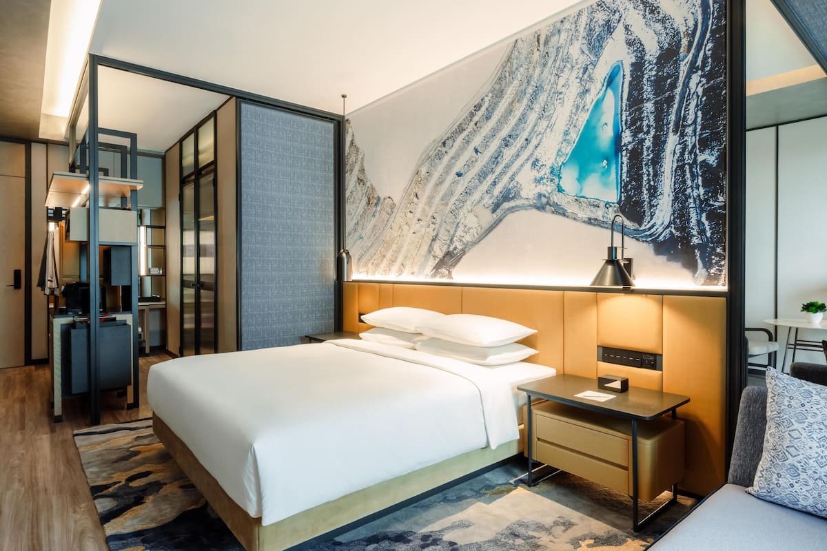 1 bedroom, hypo-allergenic bedding, minibar, in-room safe
