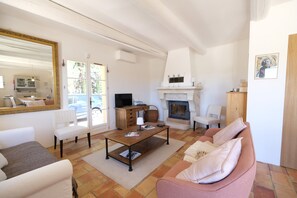 TV, fireplace - Vacation rental with pool ROUSSILLON LS2-446 (Roussillon)