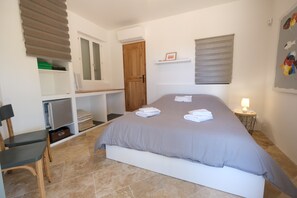 4 bedrooms, iron/ironing board, free WiFi, bed sheets - Vacation rental with pool ROUSSILLON LS2-446 (Roussillon)