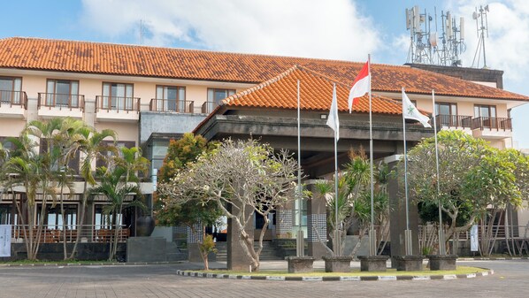 Front of property - New Kuta Hotel by LORIN (Pecatu)