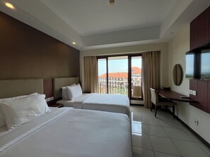 In-room safe, iron/ironing board, free WiFi, bed sheets - New Kuta Hotel by LORIN (Pecatu)