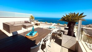 Outdoor dining - Clara Beach Blue Infinity (Cumbre del Sol)