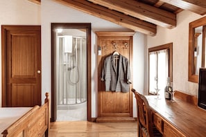 Standard-Doppel- oder -Zweibettzimmer, Gartenblick | Laptopgeeigneter Arbeitsplatz, kostenloses WLAN