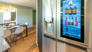 Luxury Condo, Mountain View | Private kitchen | Full-size fridge, oven, stovetop, cookware/dishes/utensils - Cervino (Zermatt)