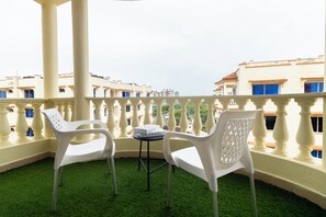 Property grounds - Classic 2-bedroom Apartment in Mombasa with Seaview (Mombasa)