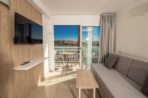 Departamento, vista a la playa | Área de sala de estar