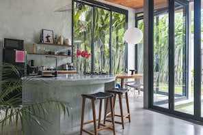 Villa, 2 Bedrooms, Garden View | Dining room