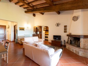 TV, fireplace - La Gattaiola Piccola by Interhome (Manciano)