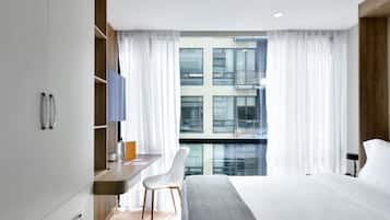 1 habitación, escritorio, tabla de planchar con plancha y wifi