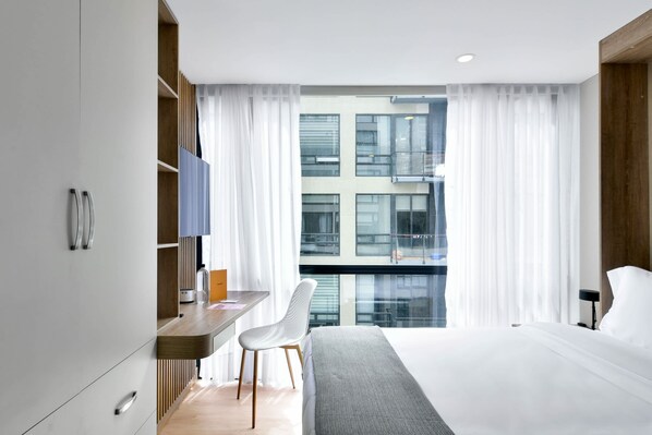 1 habitación, escritorio, tabla de planchar con plancha y wifi