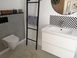 Toallas, jabón, papel de baño
