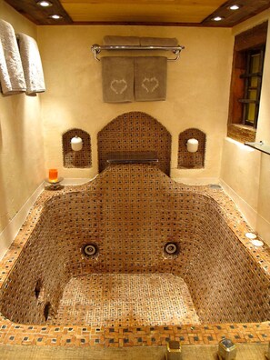 Rainfall showerhead, hair dryer, bathrobes, slippers