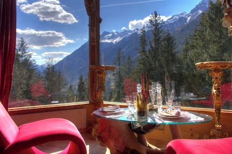 View from property. Hôtel Les Chalets de Philippe avec Jacuzzis privatifs
