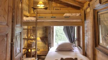 Suite des Trolles with Private Jacuzzi | 1 bedroom, free WiFi, bed sheets