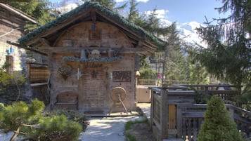 Chalet Les Clarines with Private Jacuzzi | 1 bedroom, free WiFi, bed sheets