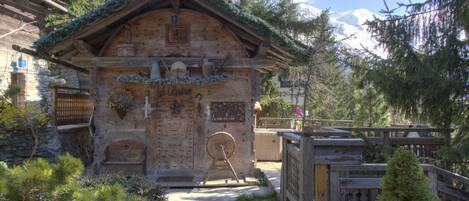 Chalet Les Clarines with Private Jacuzzi | 1 bedroom, free WiFi, bed sheets