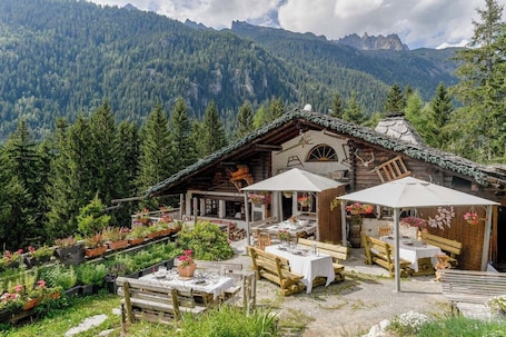Vista desde la propiedad. Hôtel Les Chalets de Philippe avec Jacuzzis privatifs