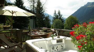 Club Suite | Private spa tub