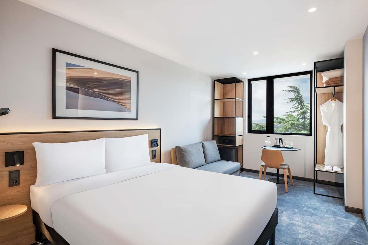 Superior Double Room | In-room safe, soundproofing, free wired Internet, bed sheets