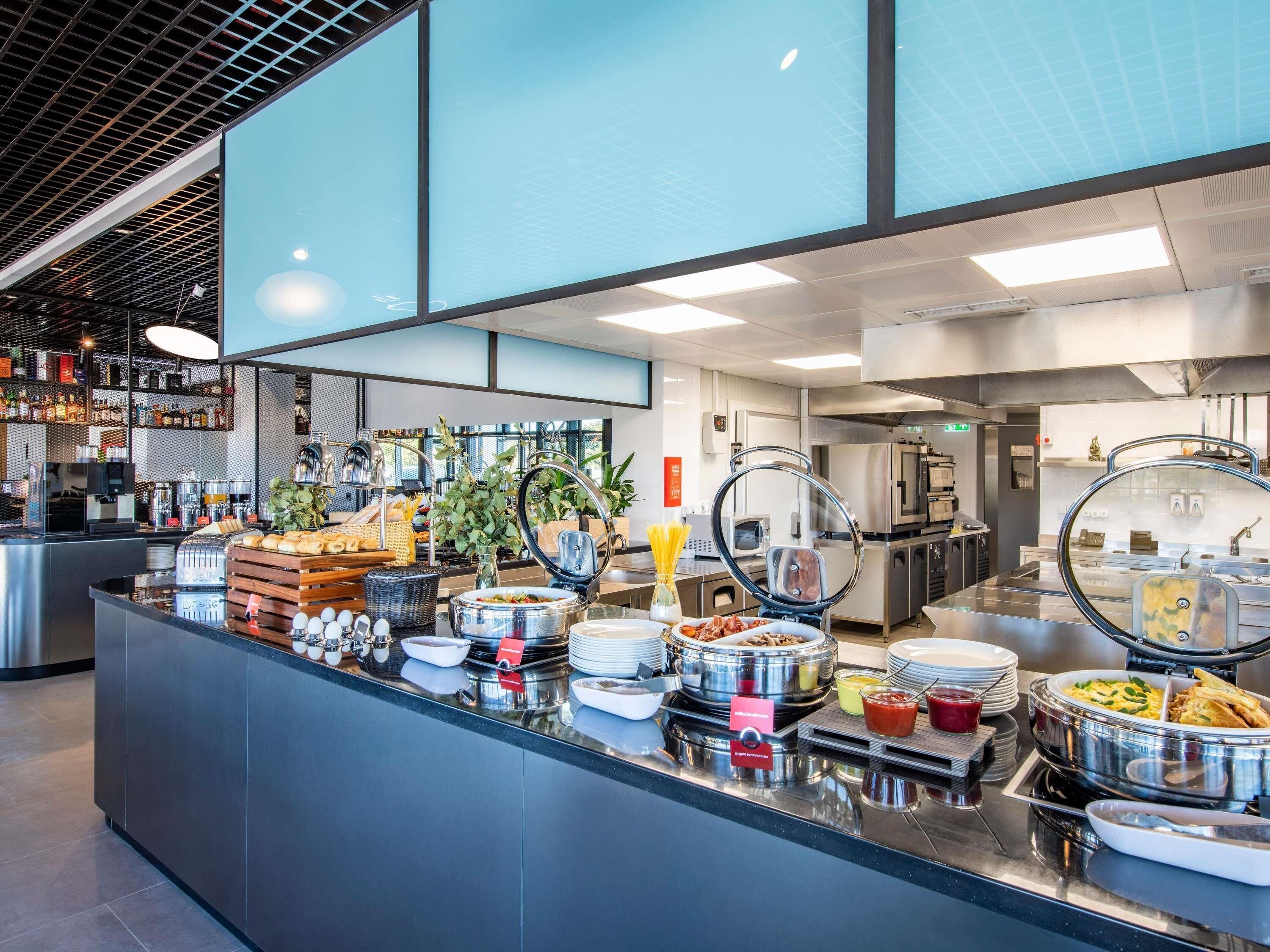 Café da manhã com buffet todos os dias mediante uma taxa