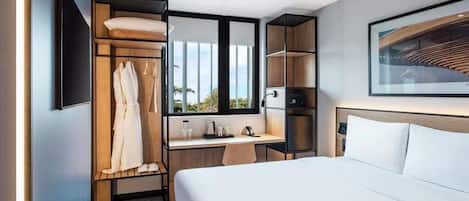 Standard Room, 1 Double Bed | In-room safe, soundproofing, bed sheets