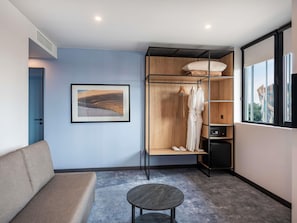 In-room safe, soundproofing, free wired Internet, bed sheets