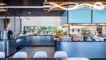 Tägliches Frühstücksbuffet gegen Gebühr