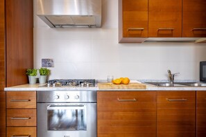 Private kitchen - Sunlight Fortezza - Bright apartment (Firenze)
