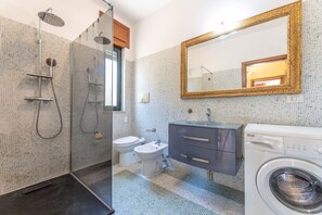 Shower, hair dryer, bidet - Private Villa with private pool, WIFI, A/C, TV, pets allowed, panoramic view, close to Gallipoli (Pizzo)