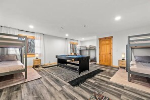 6 soverom, skrivebord, strykejern/-brett og wi-fi (mot et tillegg)