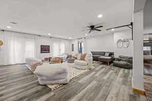 智能电视、壁炉