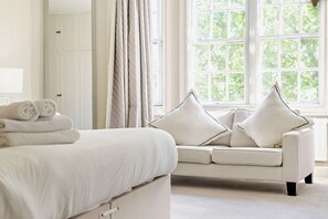 6 bedrooms, iron/ironing board, WiFi