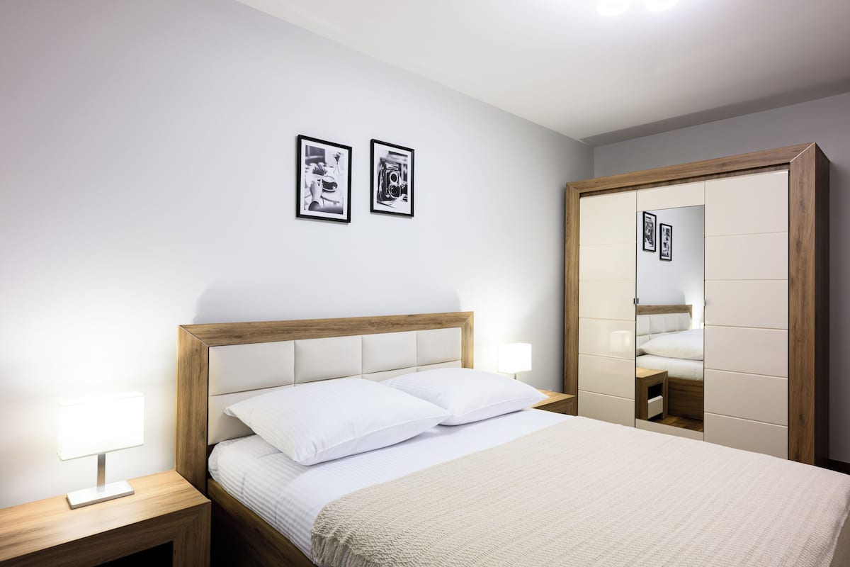 Apartment (8/5)
