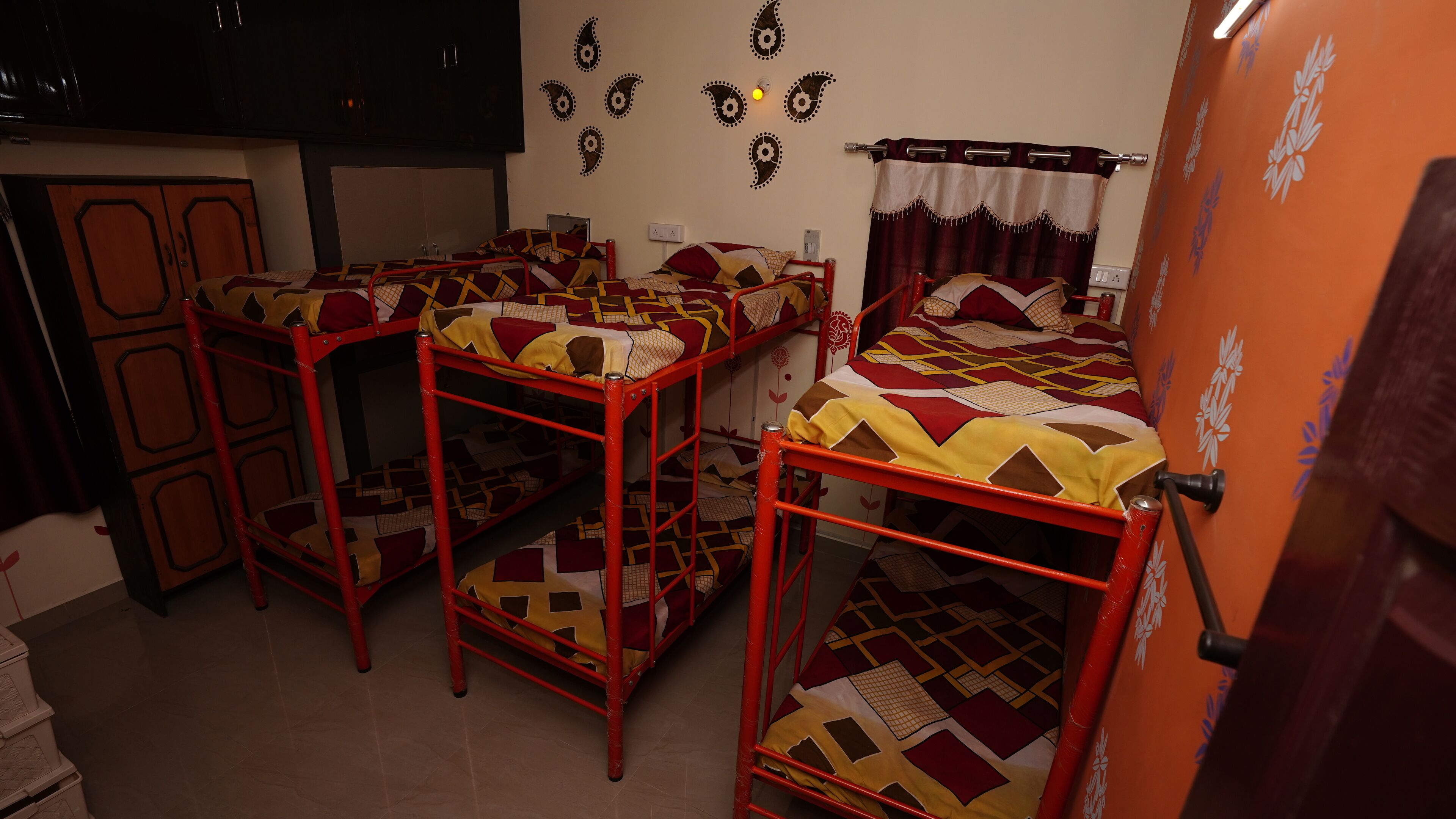 9 bedrooms, iron/ironing board, WiFi, bed sheets