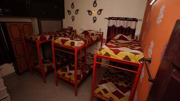 9 多间卧室、熨斗/熨衣板、WiFi、床单