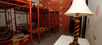 Spacious bedrooms PG House in wonderful Chennai with AC, fitness room, WiFi