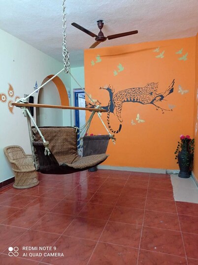 Spacious bedrooms PG House in wonderful Chennai with AC, fitness room, WiFi