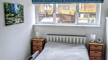 1 bedroom, iron/ironing board, WiFi (free), bed sheets