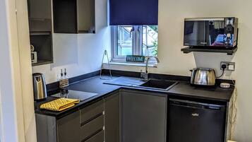 Fridge, microwave, stovetop