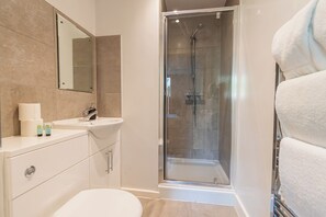 Apartment | Bathroom - Two Bedroom Newcastle City Quayside Apartment (Newcastle-upon-Tyne)